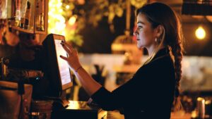 Le matériel de caisse essentiel pour optimiser la gestion d’un restaurant